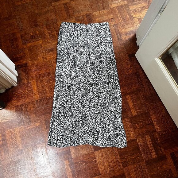 Brandy Melville Phoebe Skirt - Picture 1 of 7